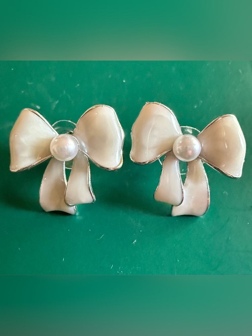 NWOT White Enamel Bow Stud Earrings with Pearl Accent - New Never Worn